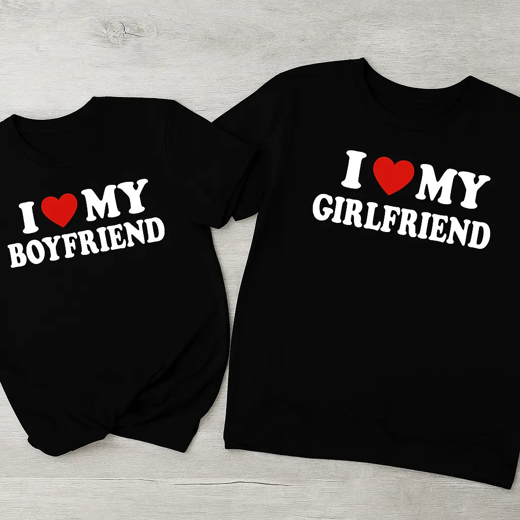 Czarne koszulki dla par z nadrukiem "I ❤️ My Girlfriend" i "I ❤️ My Boyfriend